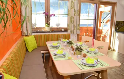 Ein Sitzbereich in der Unterkunft Ferienwohnung In Weißpriach