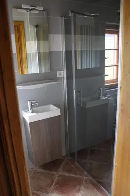 Ein Badezimmer in der Unterkunft Heidi's Häuschen
