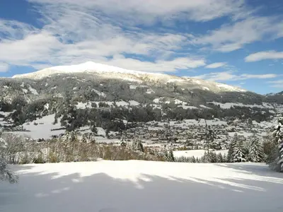 Ein allgemeiner Bergblick oder ein Berglick von der Ferienwohnung aus