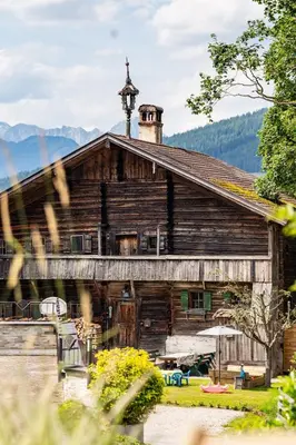 Ein allgemeiner Bergblick oder ein Berglick von der Ferienwohnung aus