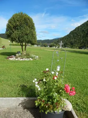Ein allgemeiner Bergblick oder ein Berglick von des Ferienhauses aus