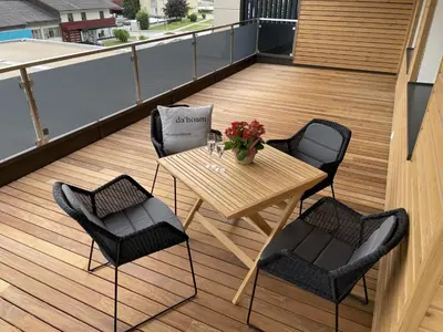 Ein Sitzbereich in der Unterkunft Local View Apartment - by myNests
