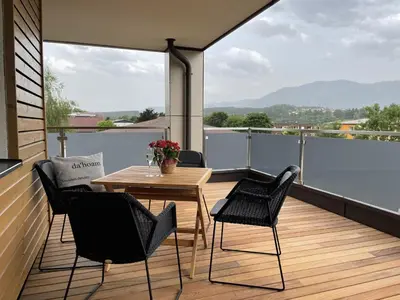 Ein allgemeiner Bergblick oder ein Berglick von der Ferienwohnung aus