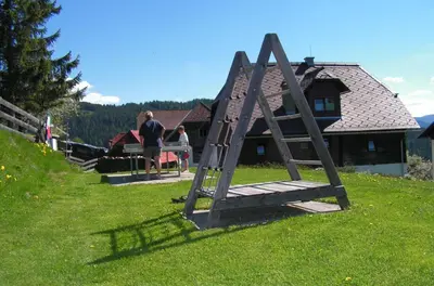 Das Gebäude in dem sich der Bauernhof befindet