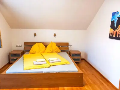 Ein Bett oder Betten in einem Zimmer der Unterkunft Chalet Astrid by Interhome