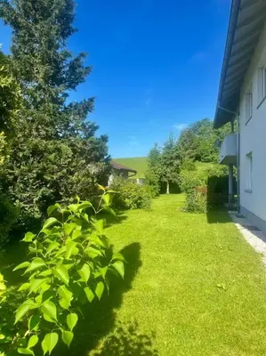 Ein Garten an der Unterkunft Apartment Römerhaus