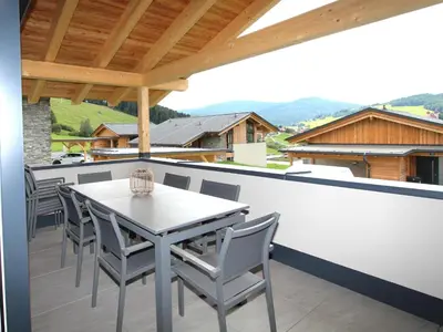 Ein allgemeiner Bergblick oder ein Berglick von des Ferienhauses aus