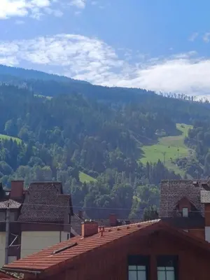 Ein allgemeiner Bergblick oder ein Berglick von der Ferienwohnung aus