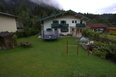 Ein Garten an der Unterkunft Hausmenneweger