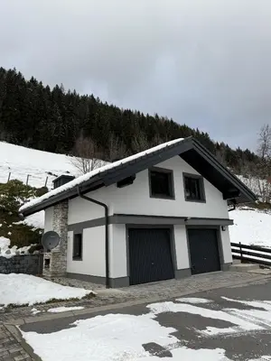 Das Gebäude in dem sich das Ferienhaus befindet