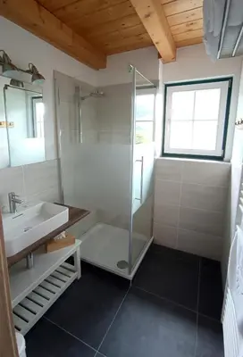 Ein Badezimmer in der Unterkunft Haus Ofner am Kreischberg