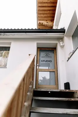 Ein Zertifikat, Auszeichnung, Logo oder anderes Dokument, das in der Unterkunft Haus Montis ausgestellt ist