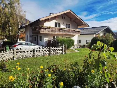 Ein Garten an der Unterkunft Haus Montis