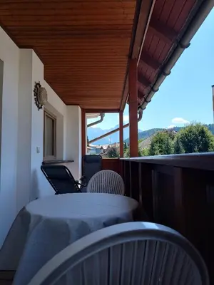 Ein allgemeiner Bergblick oder ein Berglick von der Ferienwohnung aus