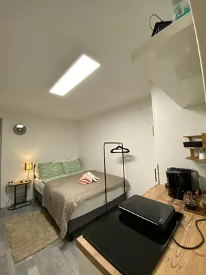 Ein Bett oder Betten in einem Zimmer der Unterkunft St Georgen im Attergau ein Zimmer Wohnung