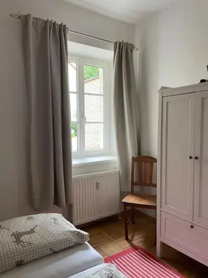 Ein Bett oder Betten in einem Zimmer der Unterkunft Charmante Wohnung in Gmunden, 1min zum See