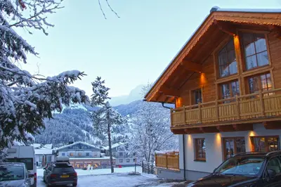 Ein allgemeiner Bergblick oder ein Berglick von der Ferienwohnung aus