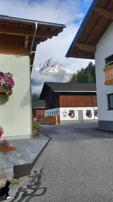 Ein allgemeiner Bergblick oder ein Berglick von der Ferienwohnung aus