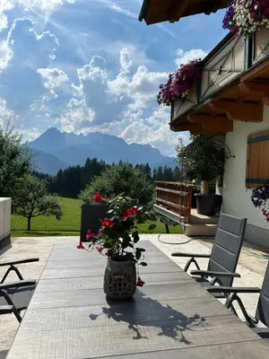 Ein allgemeiner Bergblick oder ein Berglick von der Ferienwohnung aus