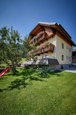 Ein Garten an der Unterkunft Krapflhof