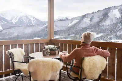 Ein allgemeiner Bergblick oder ein Berglick von der Ferienwohnung aus