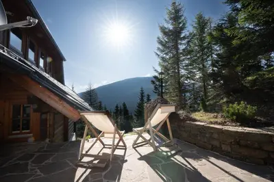 Ein allgemeiner Bergblick oder ein Berglick von der Ferienwohnung aus