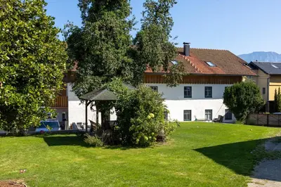 Ein Garten an der Unterkunft Attersee Apartments