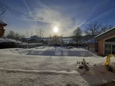 Schöne Wohnung mit Terrasse, Garten und-Pool im Winter