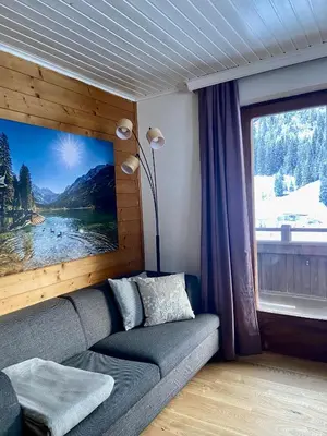 Ein Sitzbereich in der Unterkunft Zirbis Bergzauber