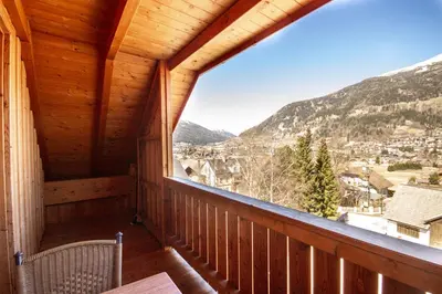 Ein allgemeiner Bergblick oder ein Berglick von der Ferienwohnung aus