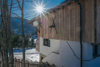 Ein allgemeiner Bergblick oder ein Berglick von des Chalets aus