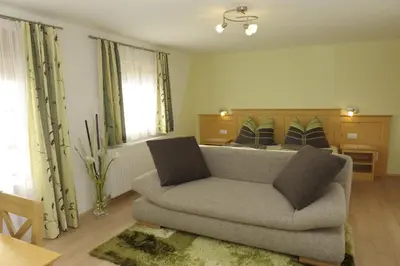 Ein Sitzbereich in der Unterkunft Urlaub am Raderhof in der Ferienregion Lungau