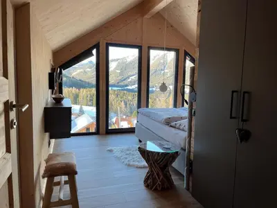 Ein allgemeiner Bergblick oder ein Berglick von des Ferienhauses aus