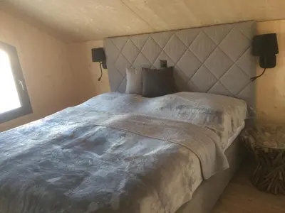 Ein Bett oder Betten in einem Zimmer der Unterkunft Bergchalet K2