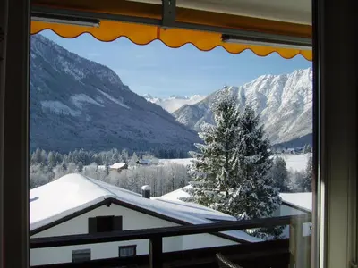 Ein allgemeiner Bergblick oder ein Berglick von der Ferienwohnung aus