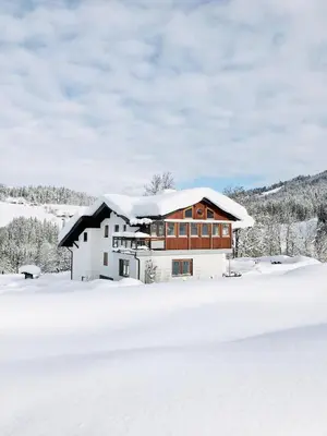 Haus Kirchgasser im Winter