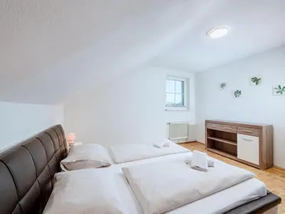 Ein Bett oder Betten in einem Zimmer der Unterkunft Apartment Ferienwohnung Grimmingblick by Interhome