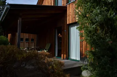 Das Gebäude in dem sich das Ferienhaus befindet
