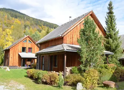 Ein allgemeiner Bergblick oder ein Berglick von des Ferienhauses aus