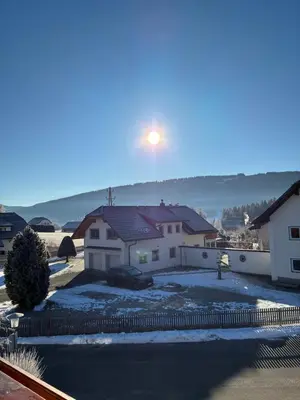 Ein allgemeiner Bergblick oder ein Berglick von der Ferienwohnung aus