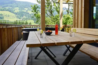 Ein allgemeiner Bergblick oder ein Berglick von des Chalets aus