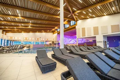 Der Swimmingpool an oder in der Nähe von Narzissen Vital Resort Bad Aussee