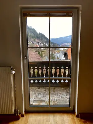 Ein allgemeiner Bergblick oder ein Berglick von der Ferienwohnung aus