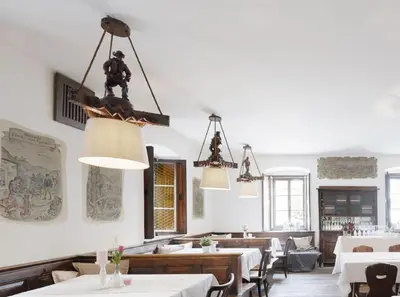 Ein Restaurant oder anderes Speiselokal in der Unterkunft Ferienappartement am Traunsee Gmunden Altmünster