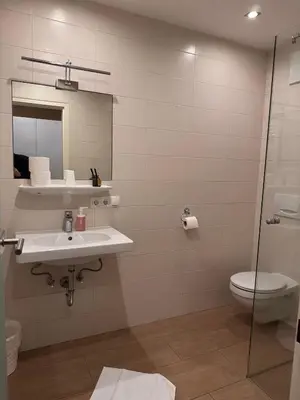 Ein Badezimmer in der Unterkunft Austria Traveller Hotel Kirchdorf