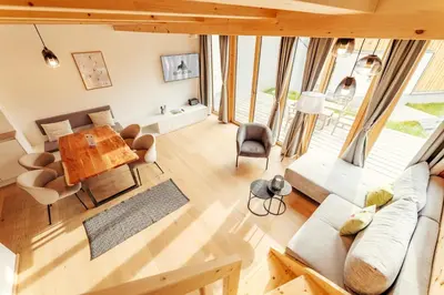 Ein Sitzbereich in der Unterkunft Rehfugium Lachtal by ALPS RESORTS