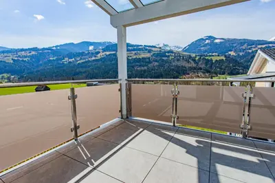 Ein allgemeiner Bergblick oder ein Berglick von der Ferienwohnung aus