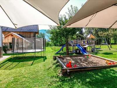Ein Garten an der Unterkunft Ferienhaus Angerer