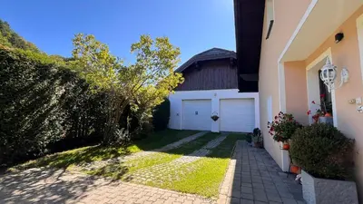 Ein Garten an der Unterkunft Ferienwohnung zum IRRSEE 79 Mondseeland