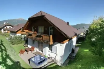 Ein allgemeiner Bergblick oder ein Berglick von des Chalets aus